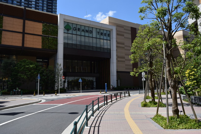 ショッピングセンター　ＧＲＡＮＤ　ＴＲＥＥ（ショッピングセンター）まで118m