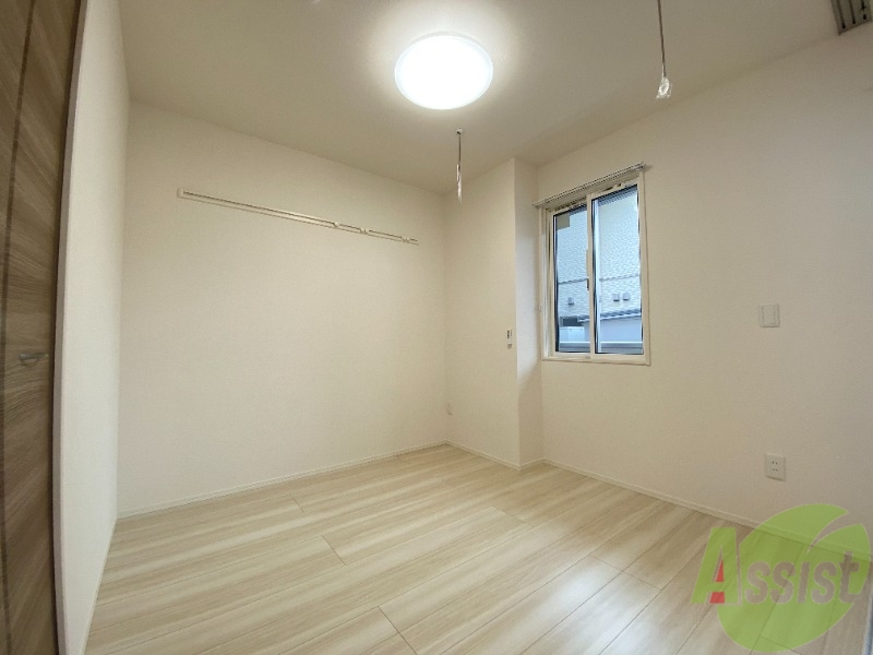 その他部屋・スペース　寝室になりそうな洋室です。シンプルで落ち着きますね。