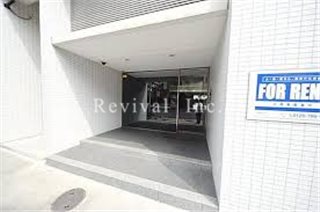 エントランス　重厚感あるマンションでございます