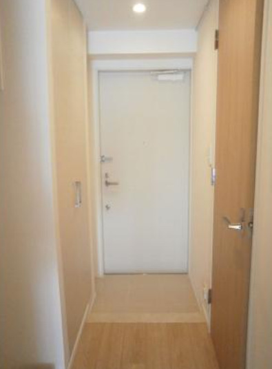 玄関　※別部屋の参考写真です。