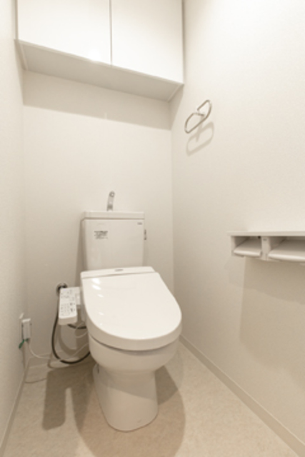 トイレ　※写真は同タイプ住戸です。