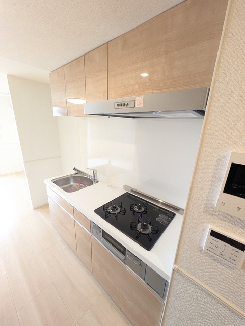 キッチン　３口コンロのシステムキッチン