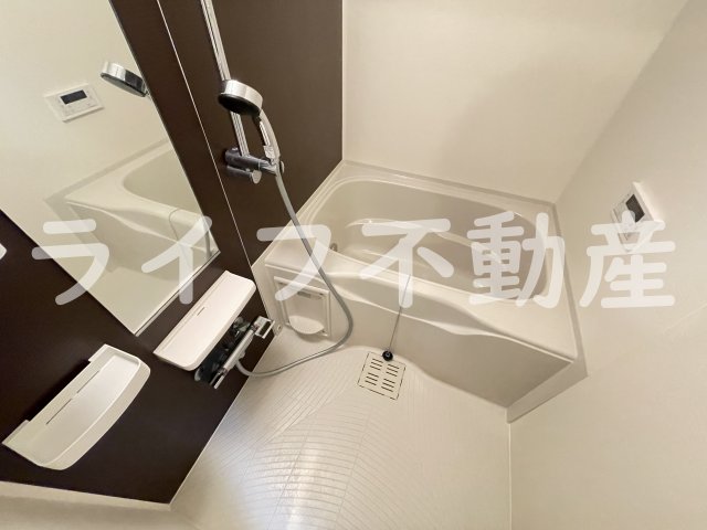 バス・シャワールーム　コンパクトで使いやすいお風呂です