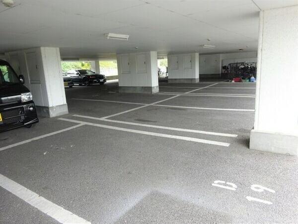 駐車場　駐車場