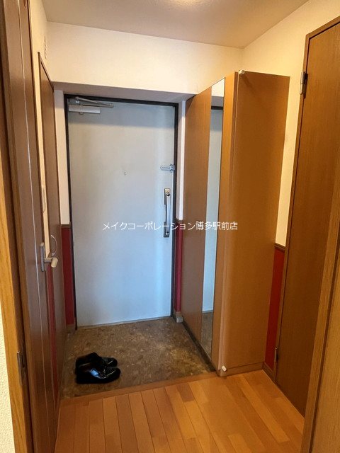 玄関　写真は同型タイプ