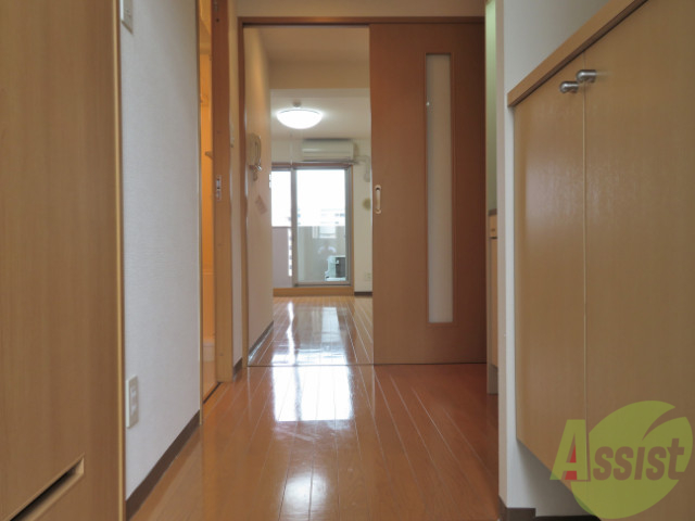 玄関　玄関からお部屋の中を見るとこんな感じになってま～す。