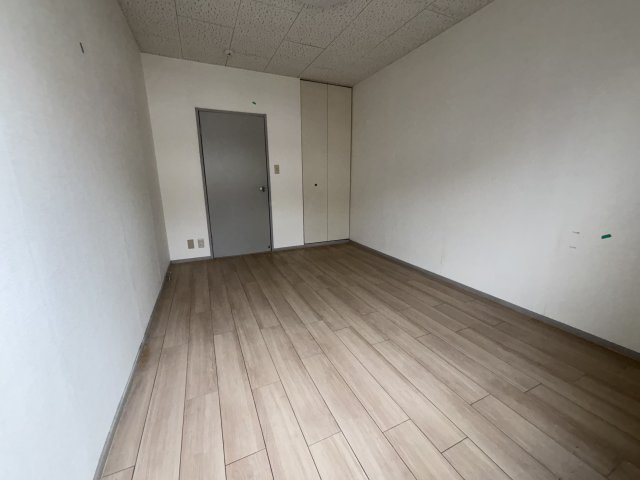 居室・リビング　室内写真は補修前のものになります。