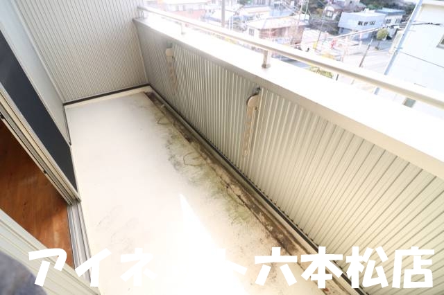 バルコニー　洗濯物はこちらへどうぞ。