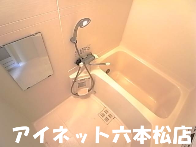 バス・シャワールーム　一日の疲れを癒しましょう。