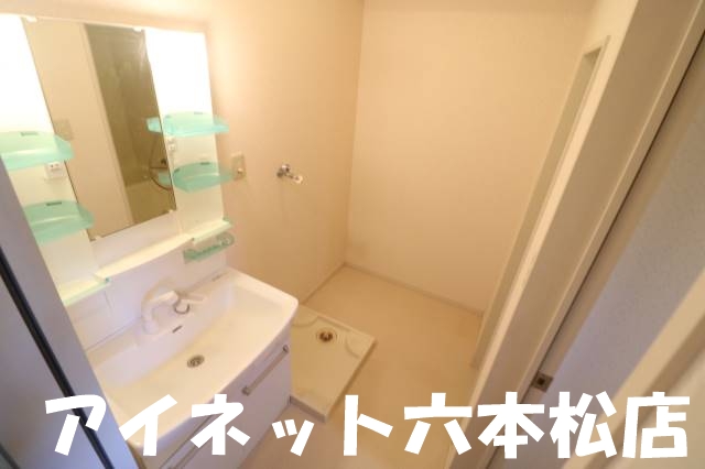 洗面設備　朝の支度にいかがでしょうか。