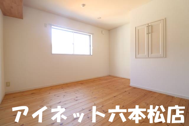 その他部屋・スペース　こちら寝室にいかがでしょうか。