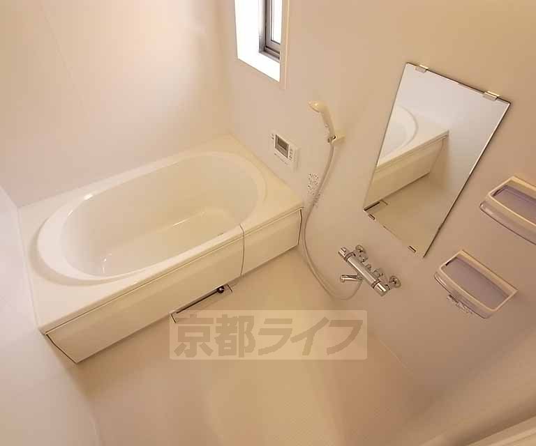 バス・シャワールーム　広くゆったり浸かれます。