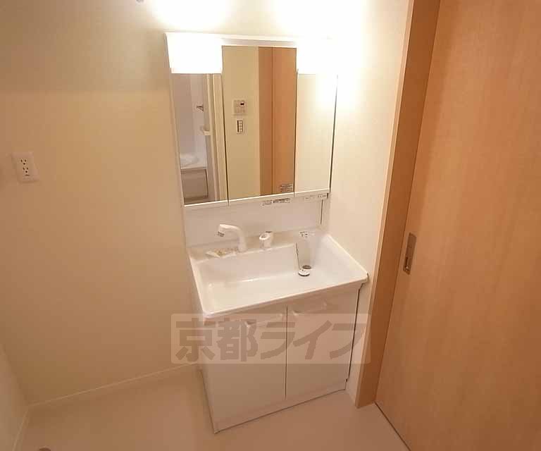 洗面設備　シャンプードレッサー付です。