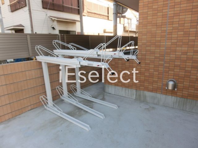 駐車場　敷地内の駐輪スペース。