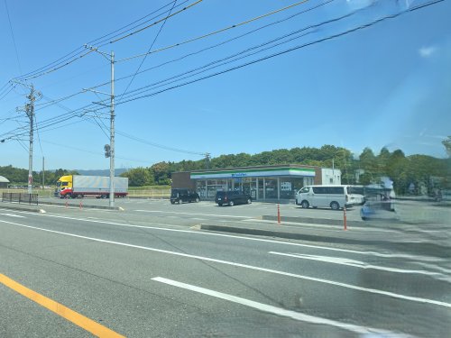 コンビニ　ファミリーマート（コンビニ）まで780m