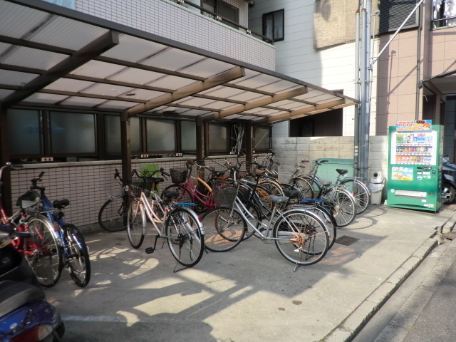 建物外観　駐輪場