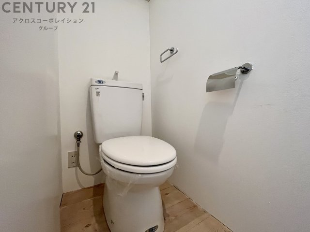 トイレ　シンプルで掃除のしやすいトイレです♪