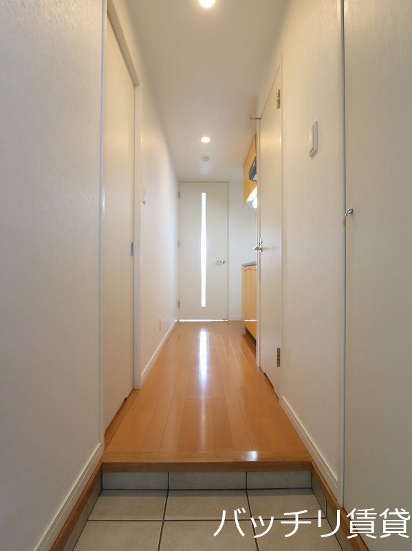 玄関　別部屋写真の為現状を優先致します。