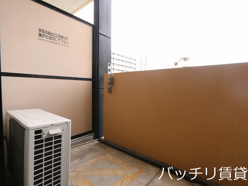 バルコニー　別部屋写真の為現状を優先致します。