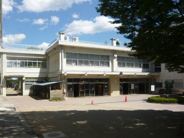 小学校　飯田市立上郷小学校（小学校）まで848m
