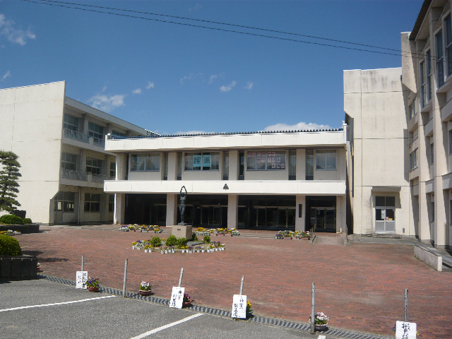 中学校　飯田市立高陵中学校（中学校）まで443m