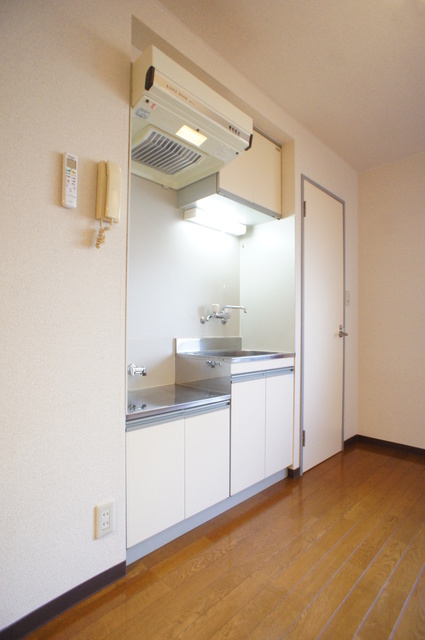 キッチン　上下に収納があるので使い勝手の良いキッチンです！！
