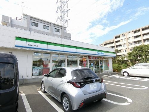 コンビニ　ファミリーマート荏田南三丁目店（コンビニ）まで325m
