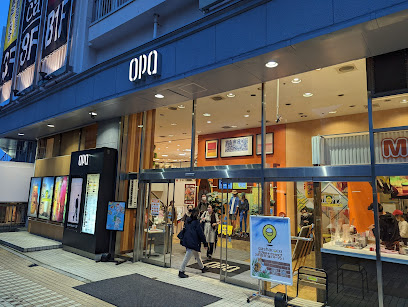 ショッピングセンター　湘南藤沢オーパ（ショッピングセンター）まで349m