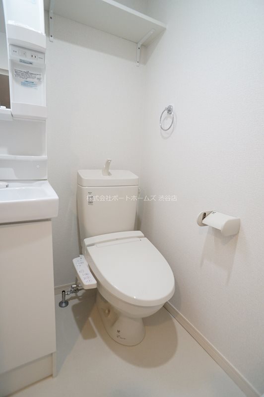 トイレ　落ち着いた色調のトイレです♪