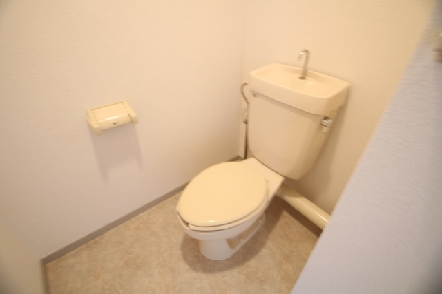 トイレ　※他のお部屋の参考写真です