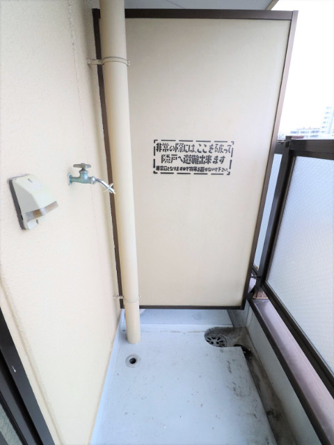 バルコニー　洗濯機置き場