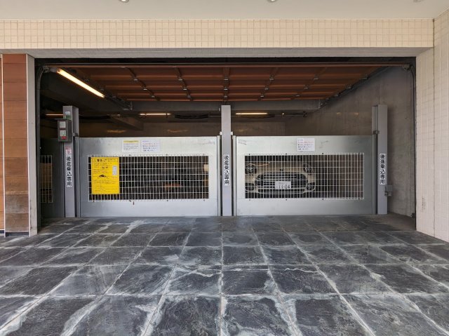 駐車場　駐車場があるので、車を買う予定の方も安心です