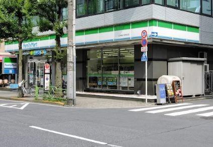 コンビニ　ファミリーマート 日本橋小学校前店（コンビニ）まで39m