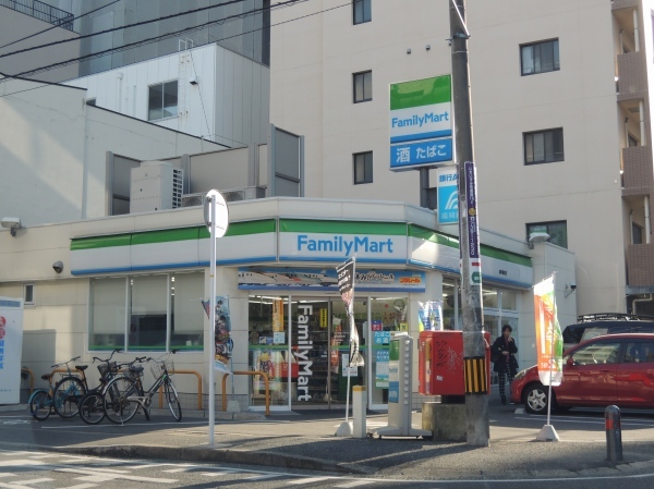 コンビニ　ファミリーマート（コンビニ）まで167m
