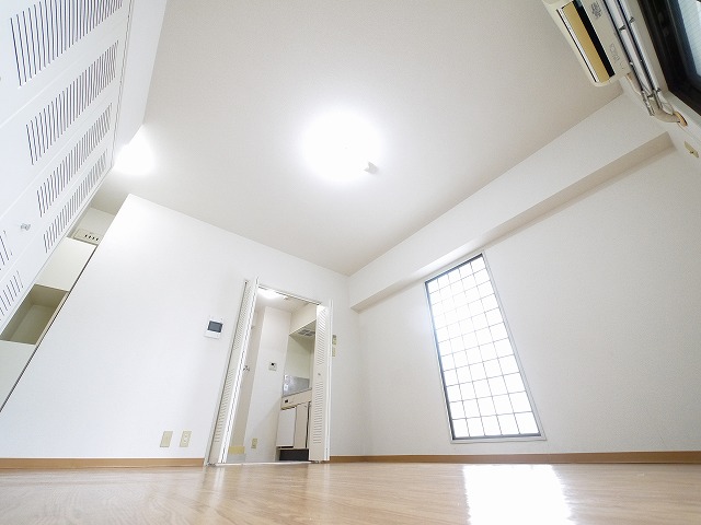 その他部屋・スペース　広くて明るい寝室