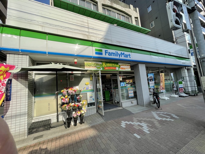 コンビニ　ファミリーマート（コンビニ）まで233m