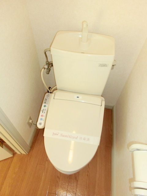 トイレ　温水洗浄便座付きのトイレ