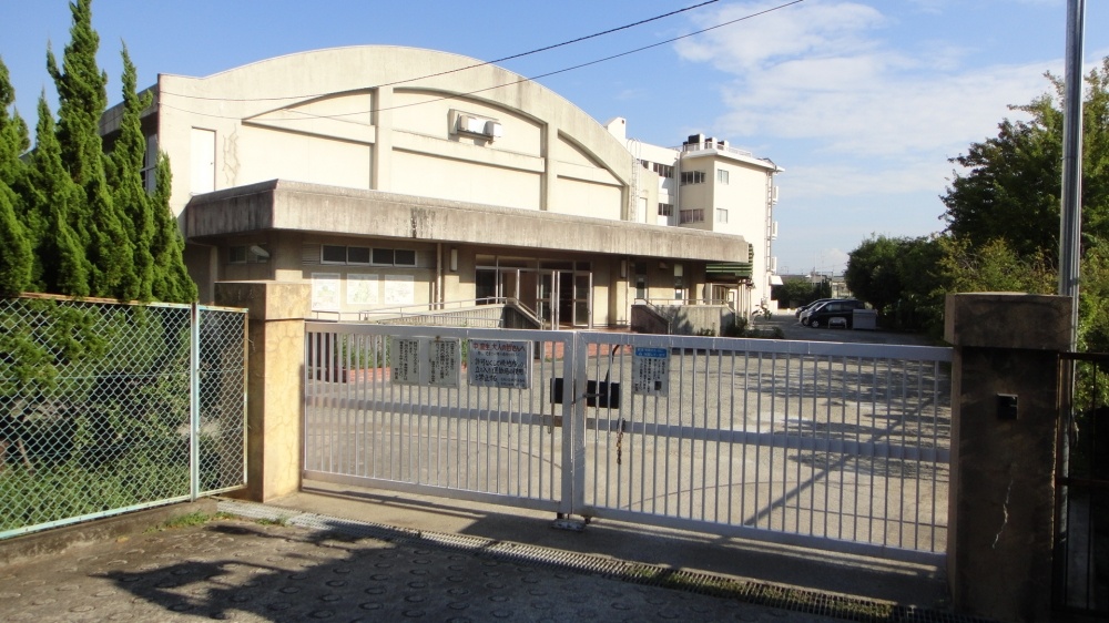 小学校　宝塚市立　光明小学校（小学校）まで379m