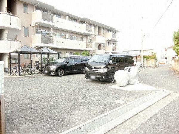 駐車場　敷地内駐車場！