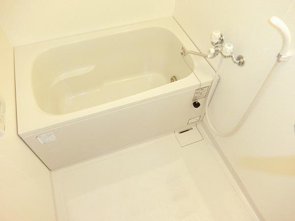 バス・シャワールーム　追い焚き機能付きバス！