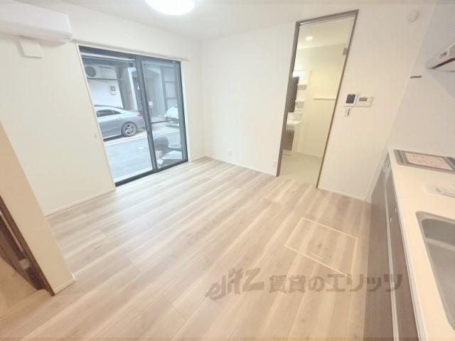 ＪＲ山陰本線 円町駅 徒歩9分 2階建 築1年の居間写真