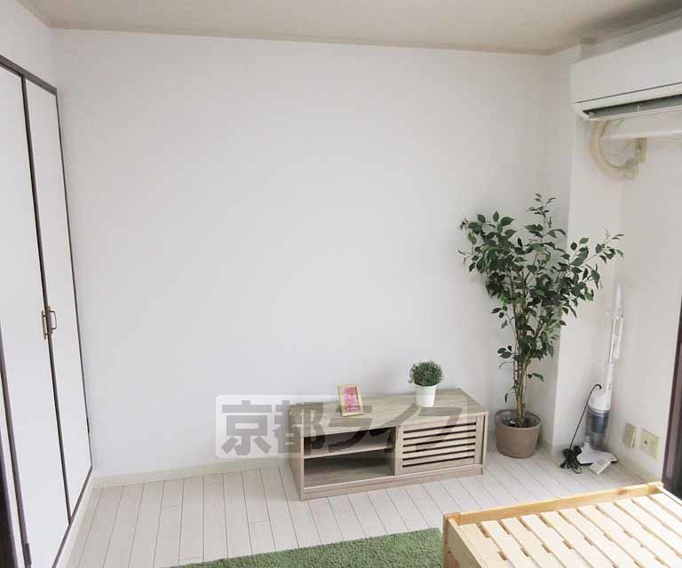居室・リビング　白基調で広く感じるお部屋です