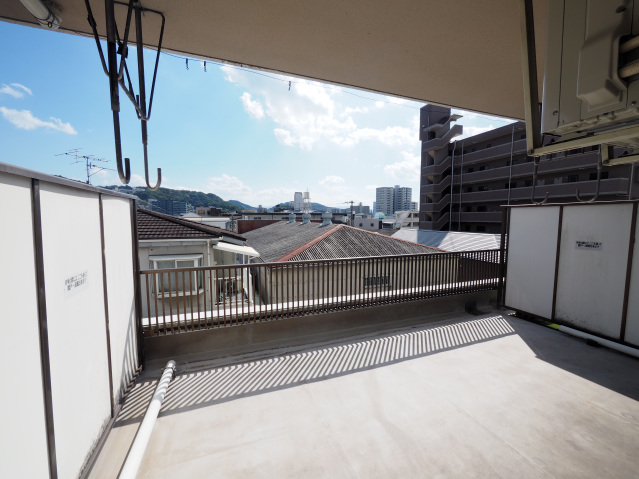 広島市西区 7階建 築36年の内装写真