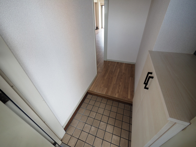広島市西区 7階建 築36年の玄関写真