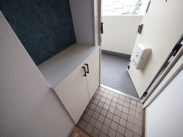 広島市西区 7階建 築36年の玄関写真