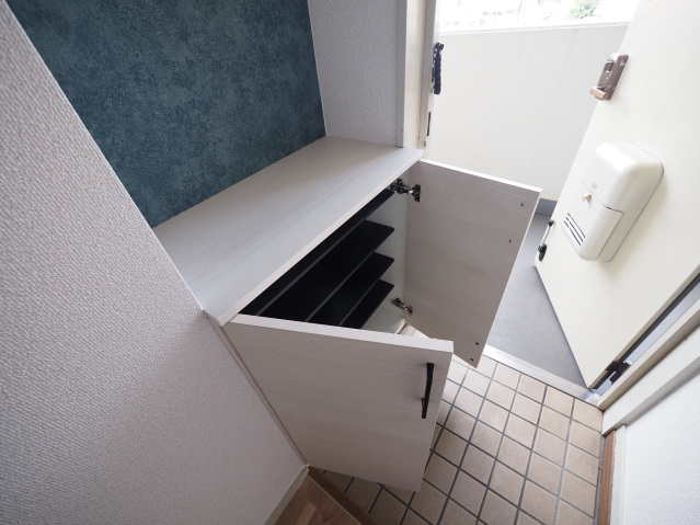 広島市西区 7階建 築36年の玄関写真