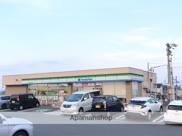 コンビニ　ファミリーマート（コンビニ）まで2466m
