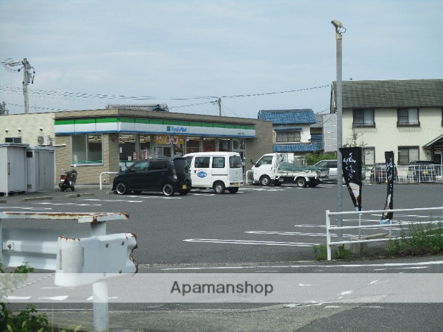 コンビニ　ファミリーマート（コンビニ）まで2453m