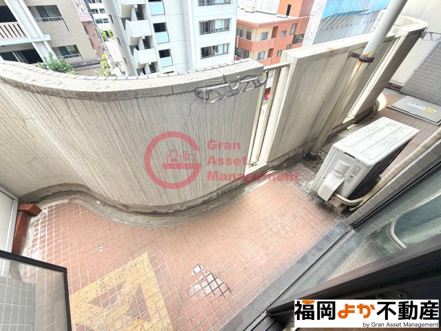 バルコニー　暖かな日差しのふりそそぐバルコニー