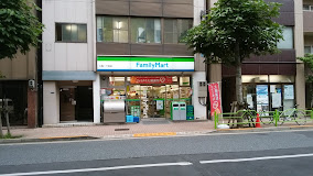 コンビニ　ファミリーマート 入船一丁目店（コンビニ）まで168m